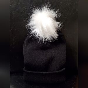 @snapngopoms ~ Support a POSHER ~ 1 Black Adult Hat w/ 1 White Detachable POM